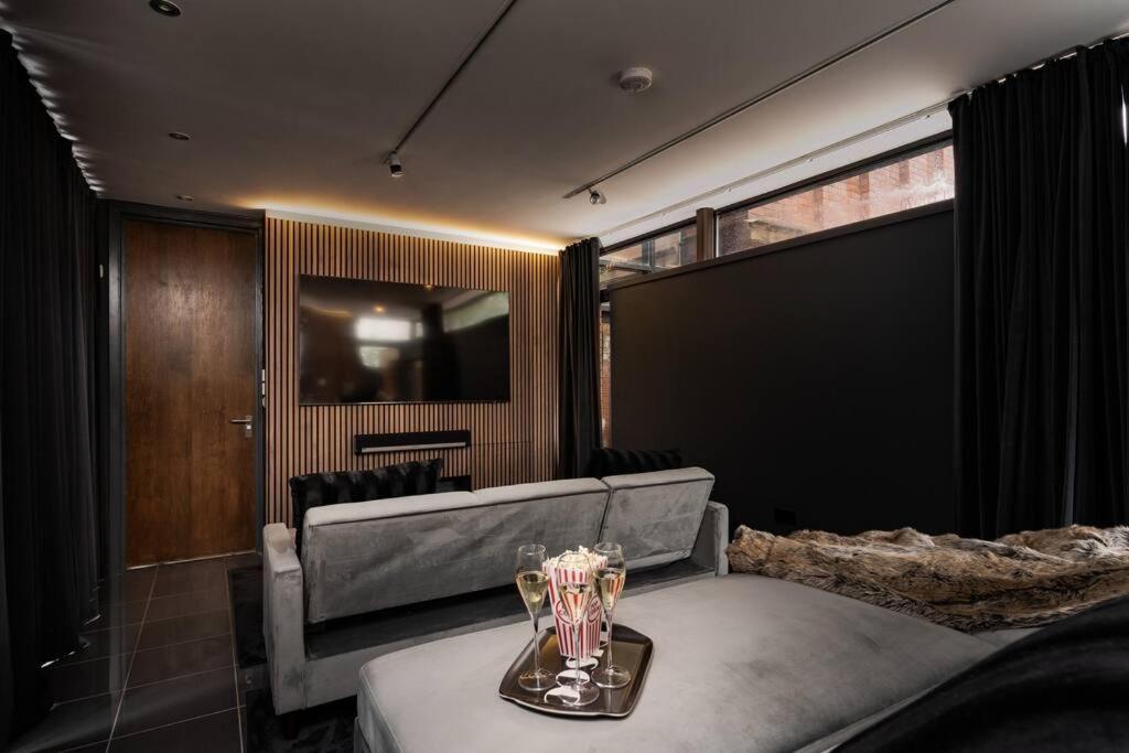 Luxury Water Tower I Roof Bar I Cinema Villa Cardiff Eksteriør bilde